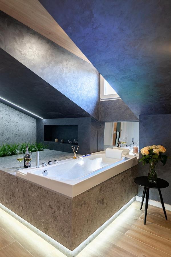 Royal Vip Jacuzzi Apart Leópolis Exterior foto