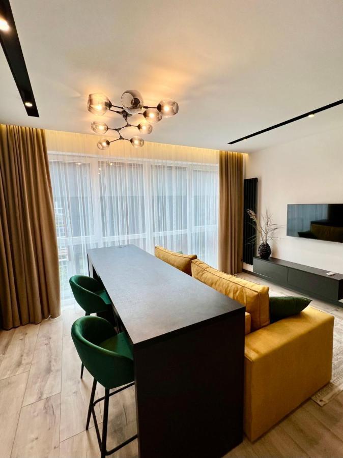 Royal Vip Jacuzzi Apart Leópolis Exterior foto