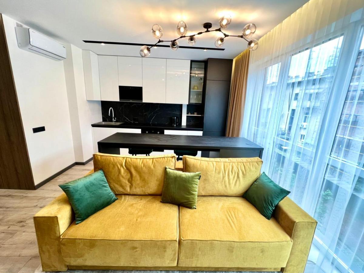 Royal Vip Jacuzzi Apart Leópolis Exterior foto