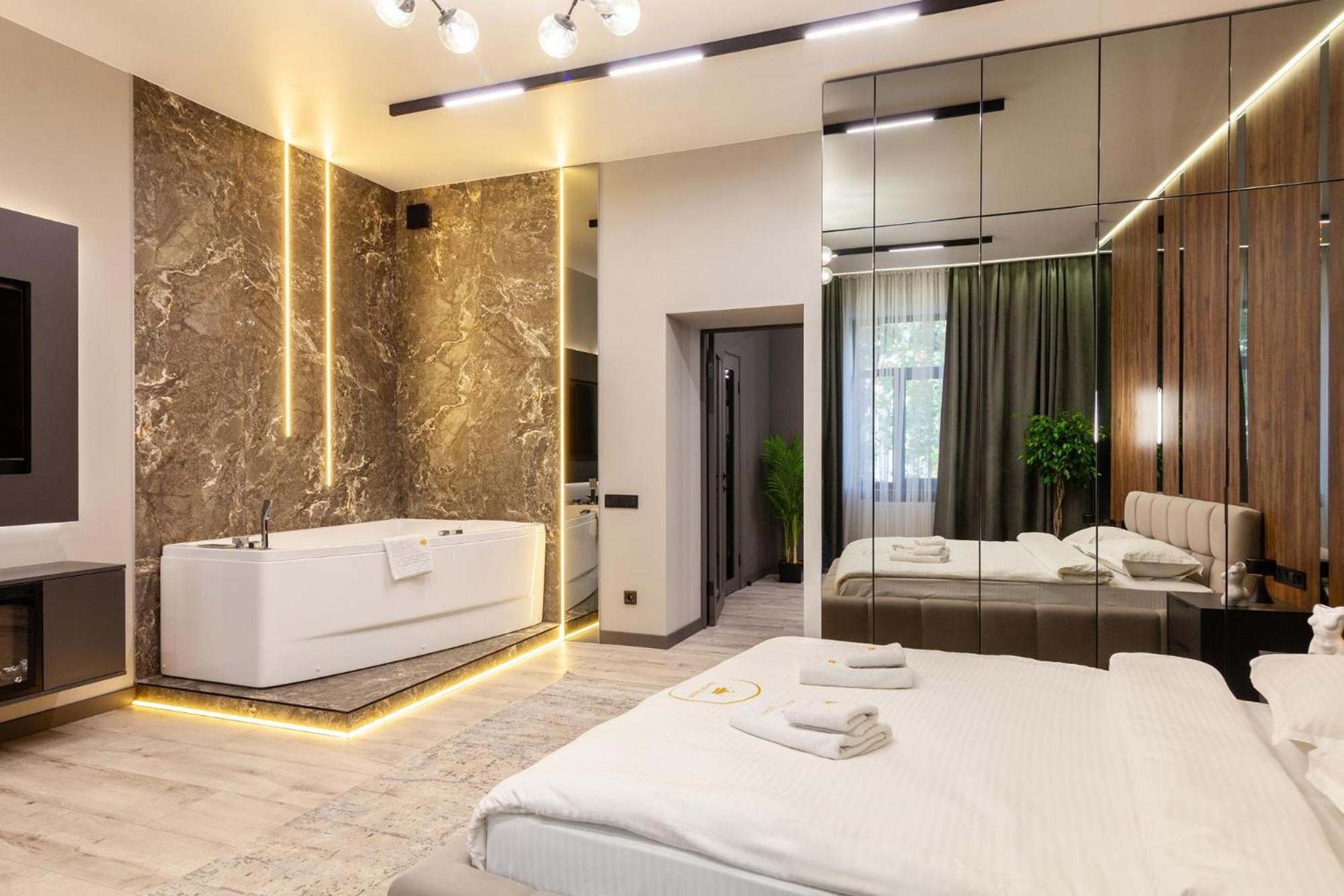 Royal Vip Jacuzzi Apart Leópolis Exterior foto