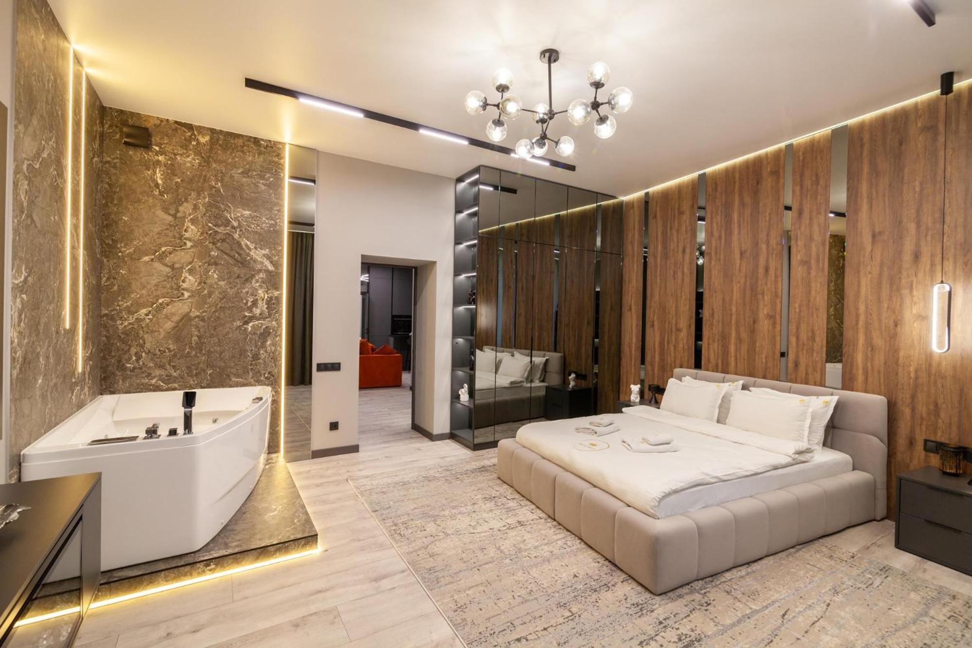 Royal Vip Jacuzzi Apart Leópolis Exterior foto