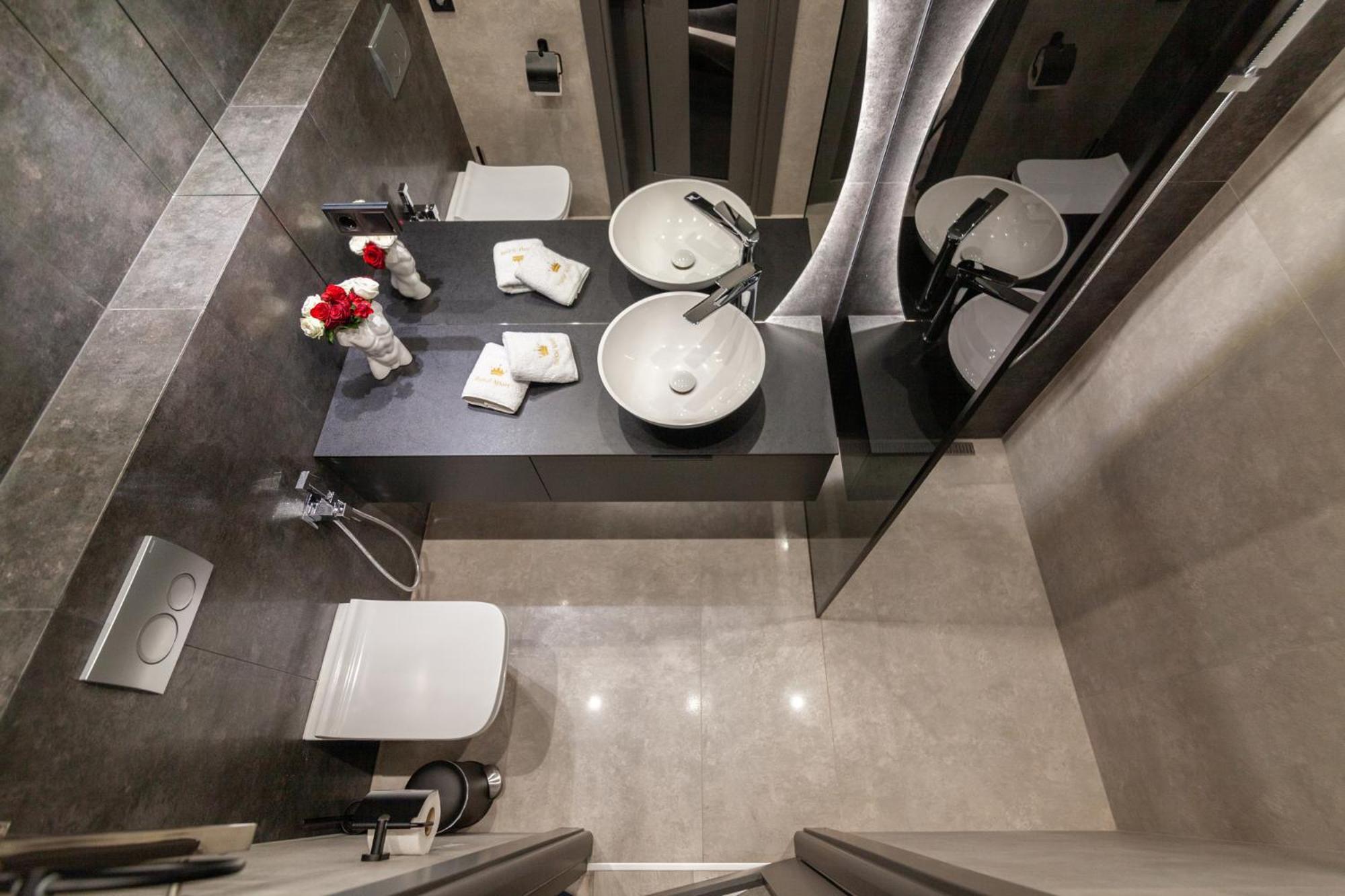 Royal Vip Jacuzzi Apart Leópolis Exterior foto